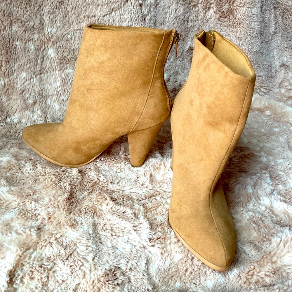 Forever 21 Women's Tan Suede Ankle Booties Heels Shoes Size 8 - Picture 2 of 3